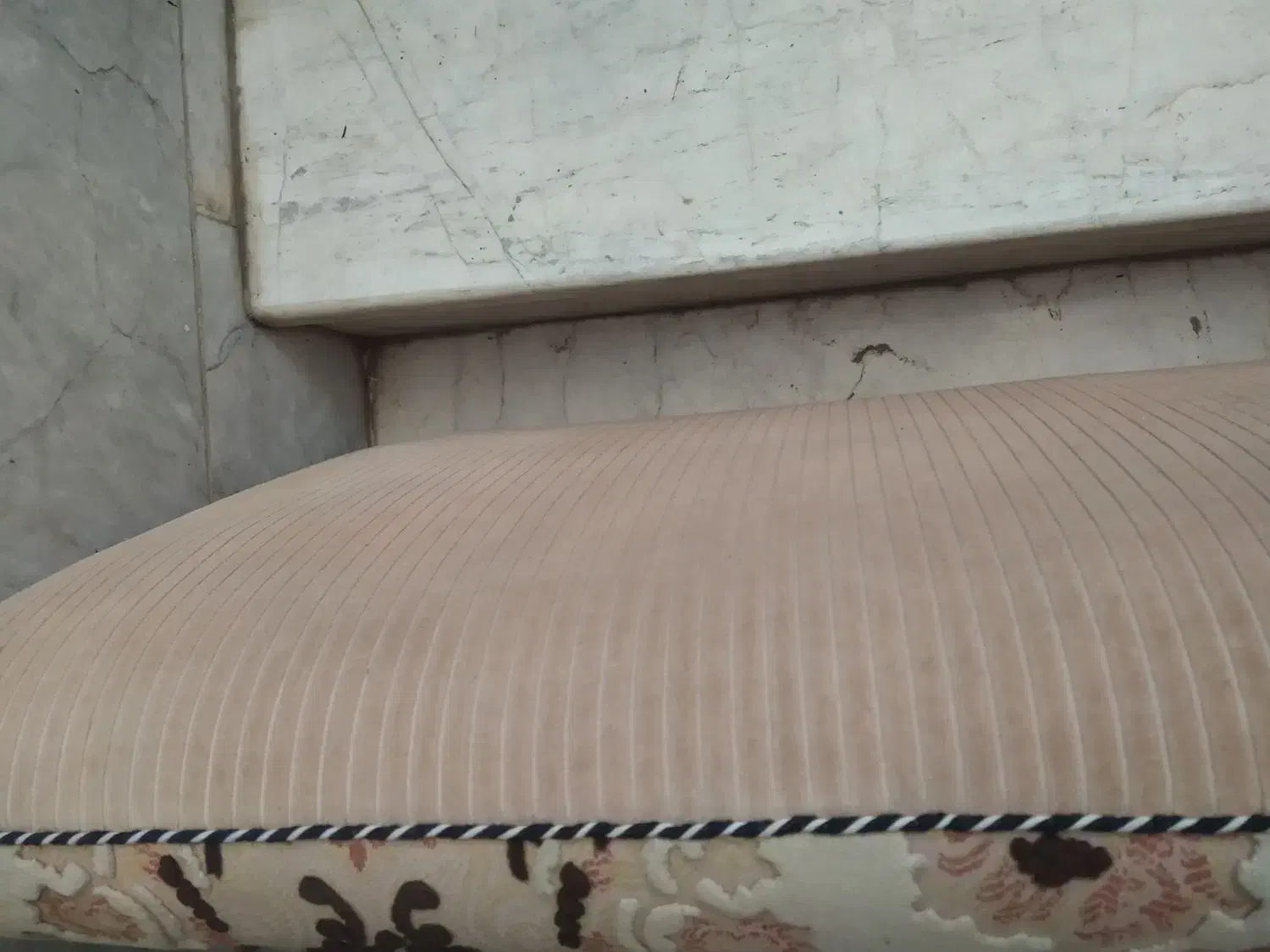 پشتی طرح سلطنتی|پشتی|فولادشهر, C1|دیوار