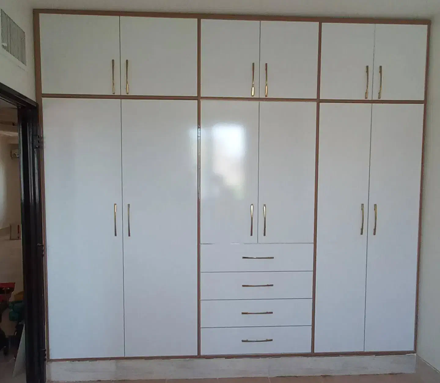 نصب و اجرا و تعمیرات کابینت|خدمات پیشه و مهارت|بروجرد, |دیوار