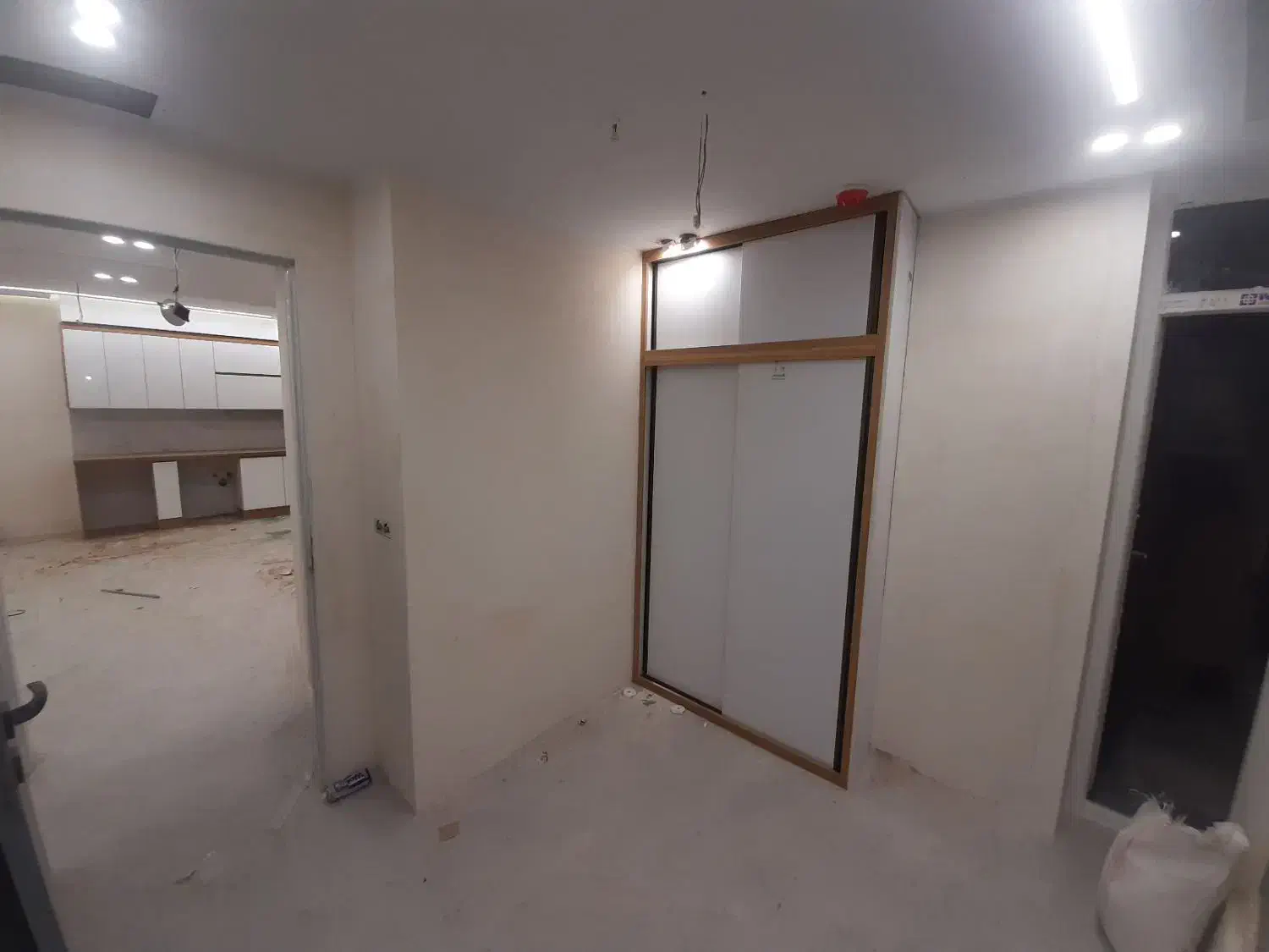 ۸۱مترنوسازکلید نخورده ط ۶ خ پیروزی بلوار نیکنام