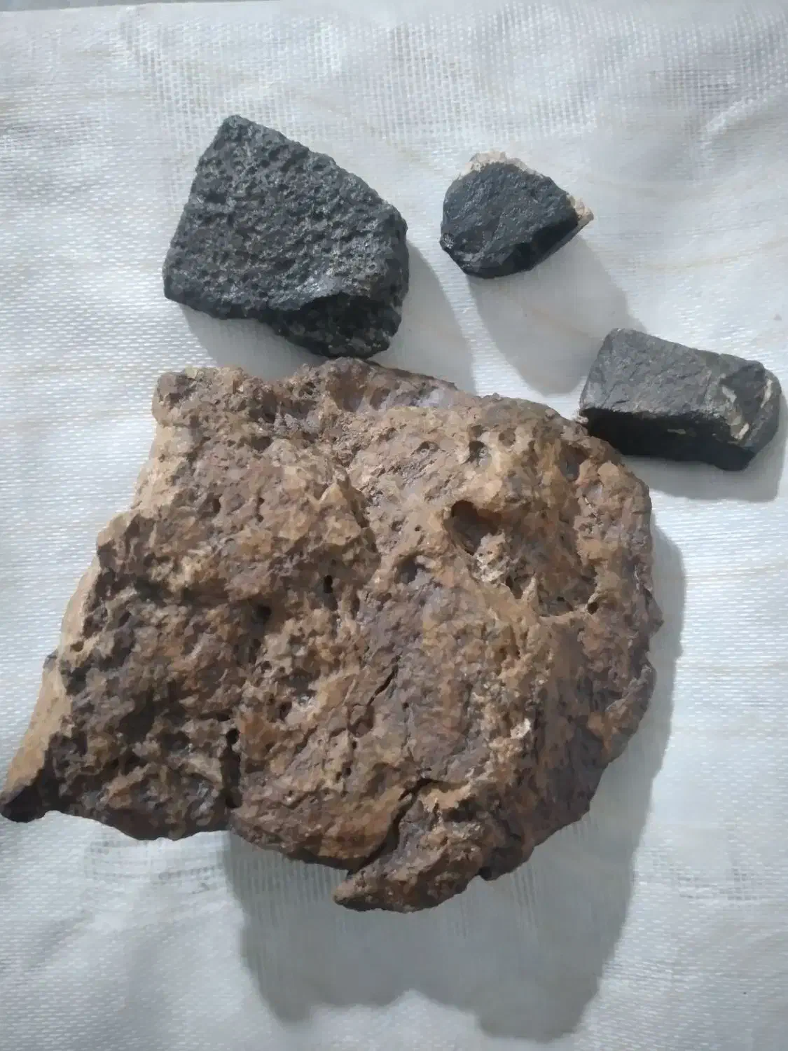 شهاب سنگ|کلکسیون اشیاء عتیقه|اصفهان, بوستان کوهستانی صفه|دیوار