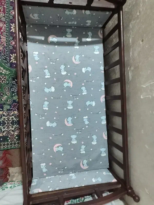 گهواری چوبی|تخت و صندلی بچه|کرمان, |دیوار