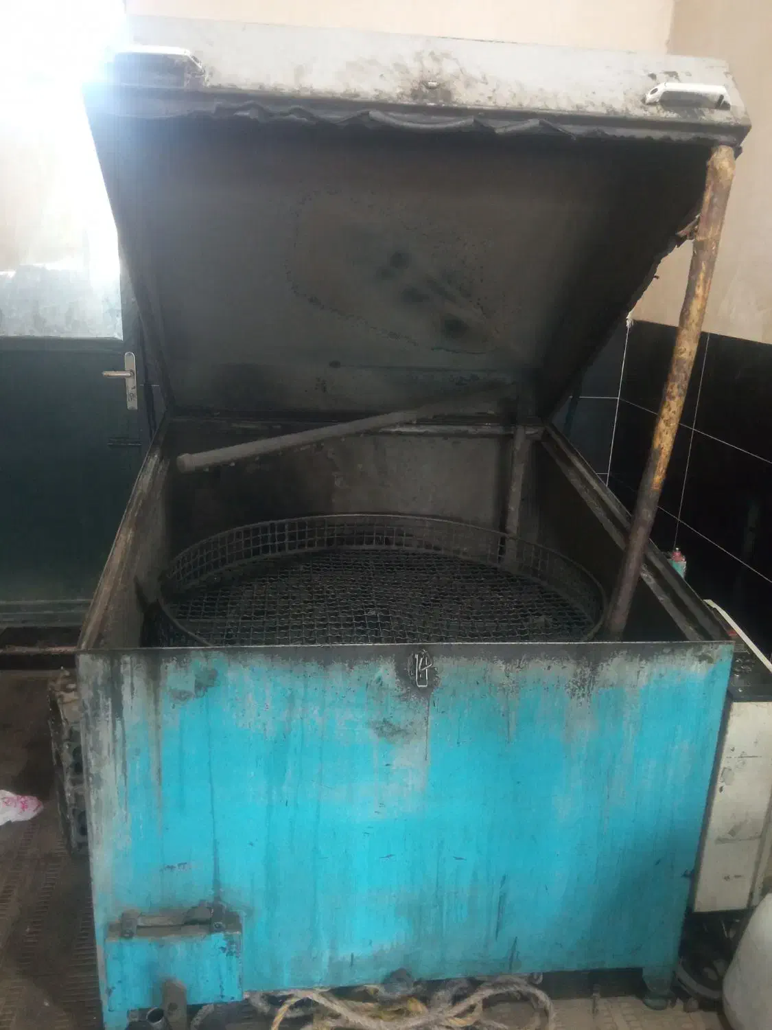 قطعه شوی ماتور|ماشین‌آلات صنعتی|سیلوانه, |دیوار