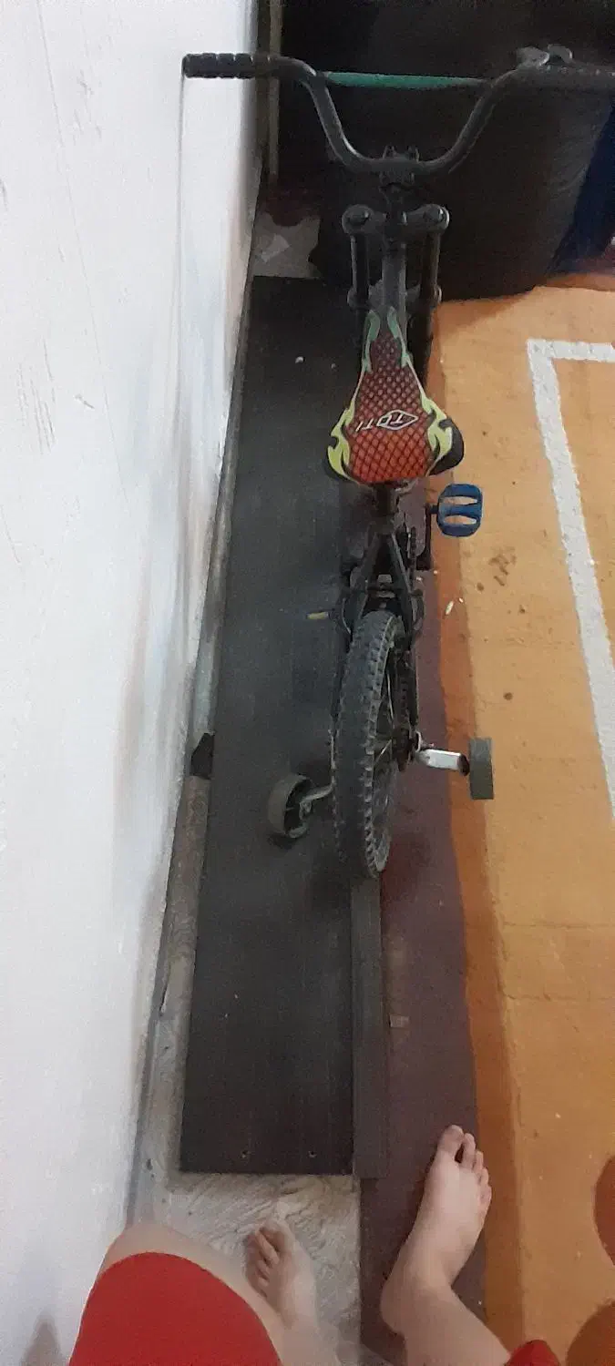 لطیفی|دوچرخه، اسکیت، اسکوتر|خور (فارس), |دیوار