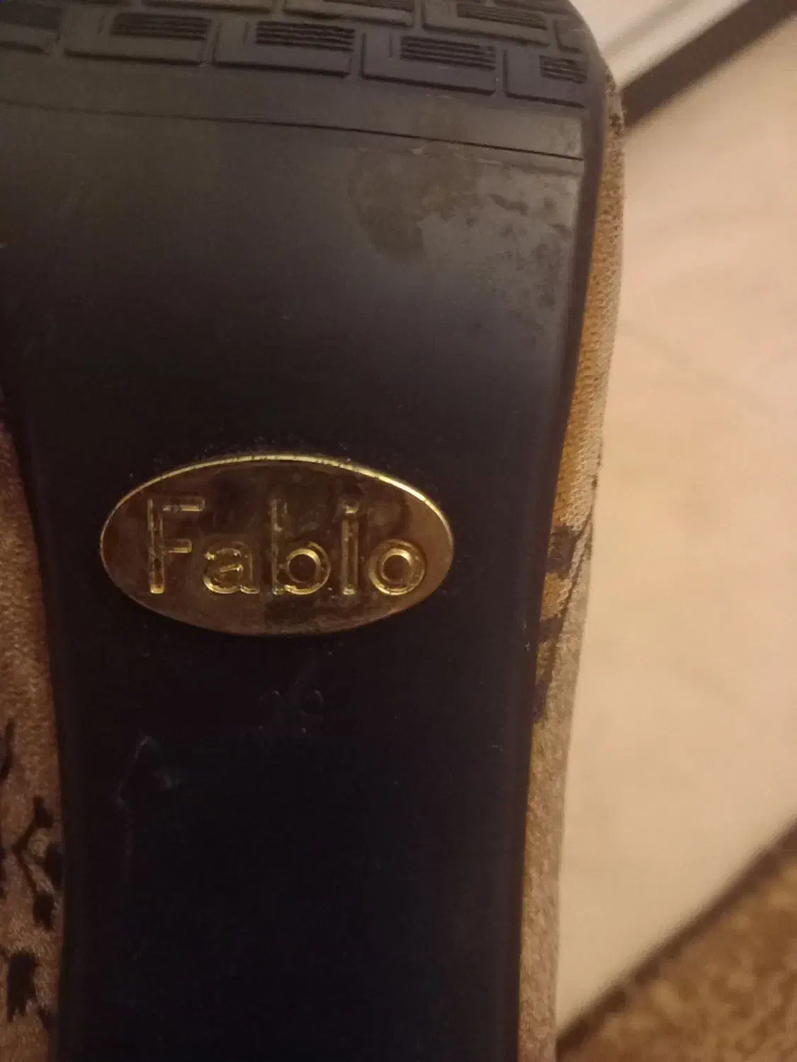 کفش سایزه ۳۸ خارجی|کیف، کفش، کمربند|پرند, فاز ۶|دیوار