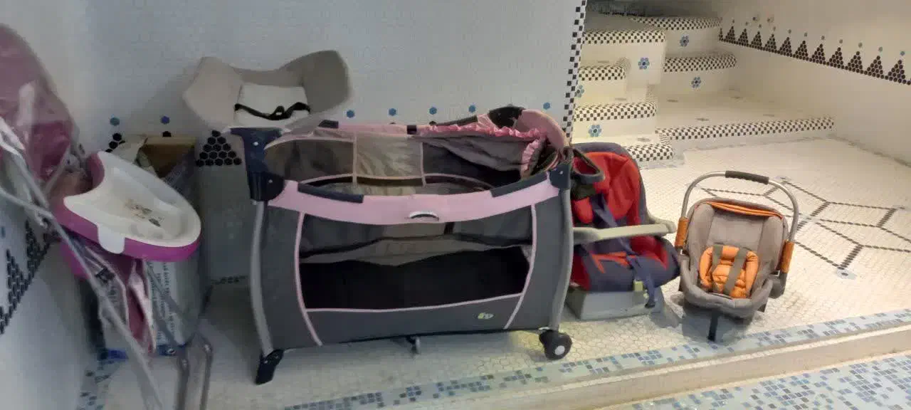 تخت پارک .صندلی ماشین .صندلی غذا .کریر کودک|تخت و صندلی بچه|قم, زنبیل آباد|دیوار