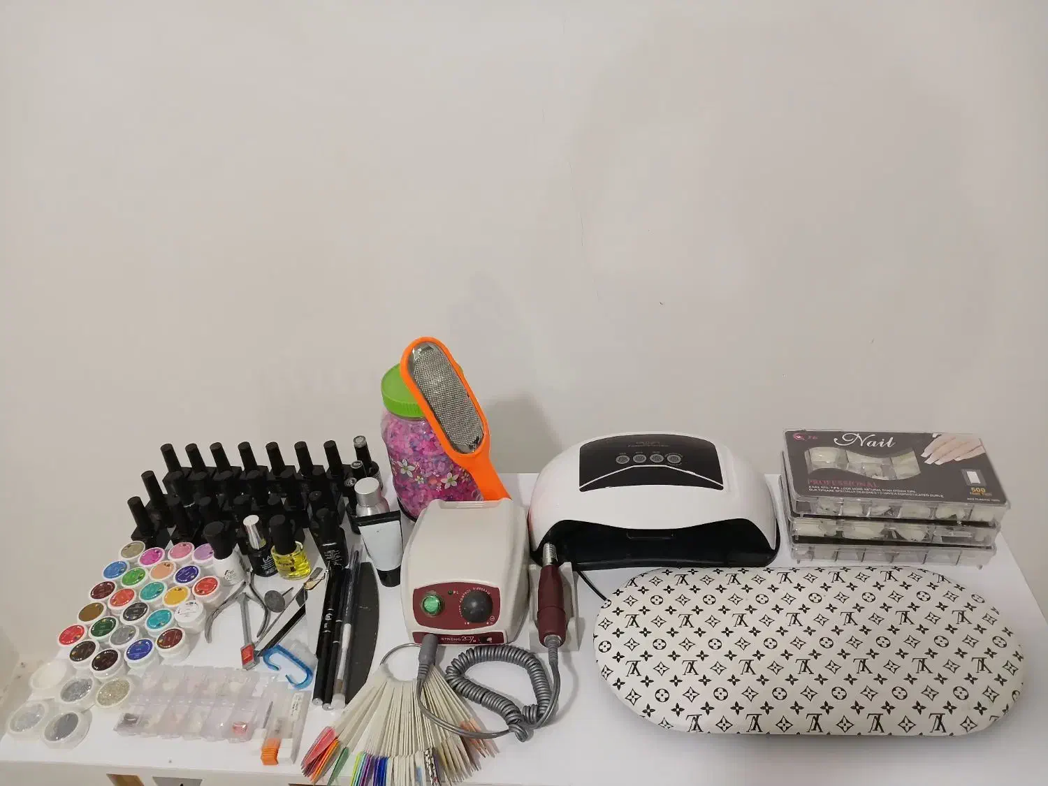 وسایل کاشت ناخن|آرایشگاه و سالن‌های زیبایی|میاندوآب, |دیوار