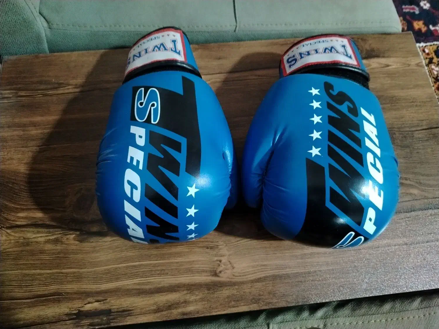 دستکش بوکس توئینز|تجهیزات ورزشی|شبستر, |دیوار