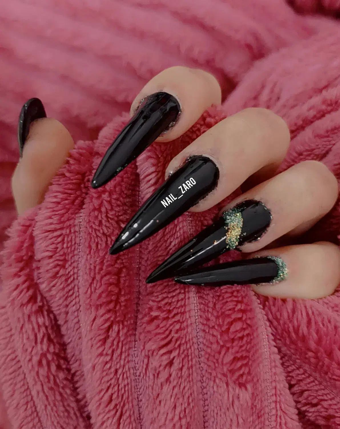 خدمات کاشت ناخن با تخفیف ویژه|خدمات آرایشگری و زیبایی|شیراز, زند|دیوار