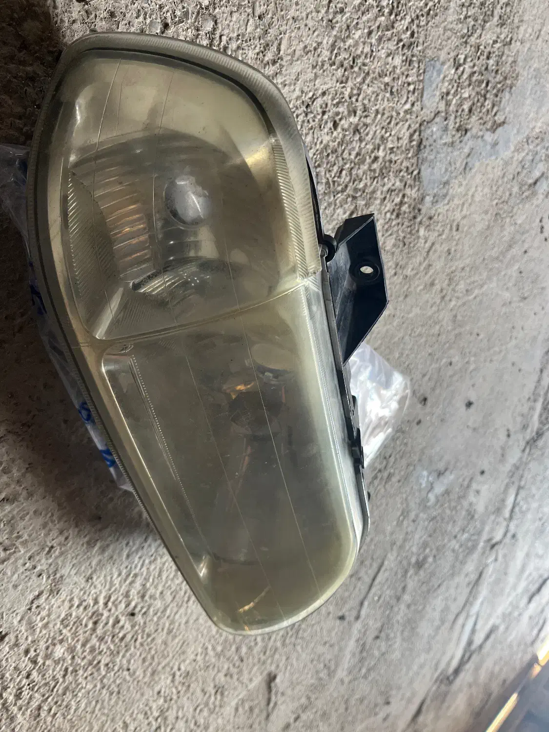 چراغ جلو مدرن 131سالم|قطعات یدکی و لوازم جانبی|شاهین‌شهر, گرگاب|دیوار