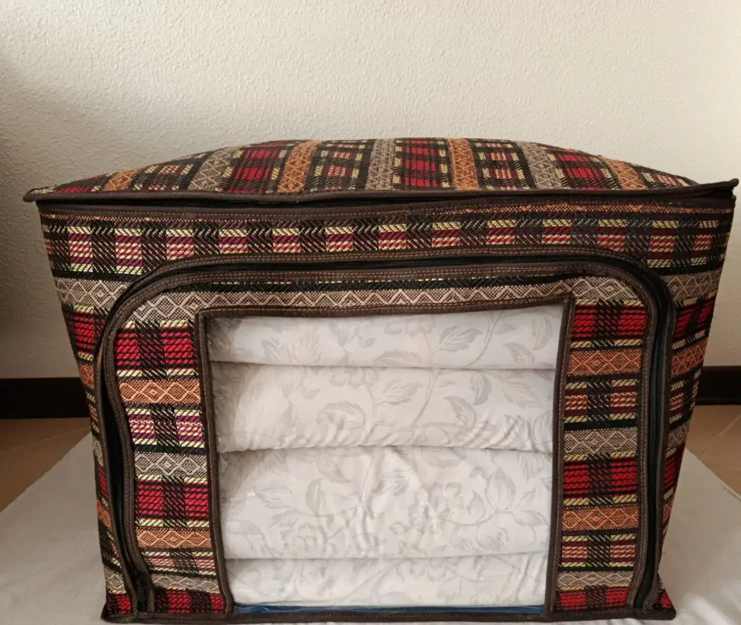 زیر اندازوغیره وسایل دارم برایه فروش|فرش|بندر دیر, |دیوار