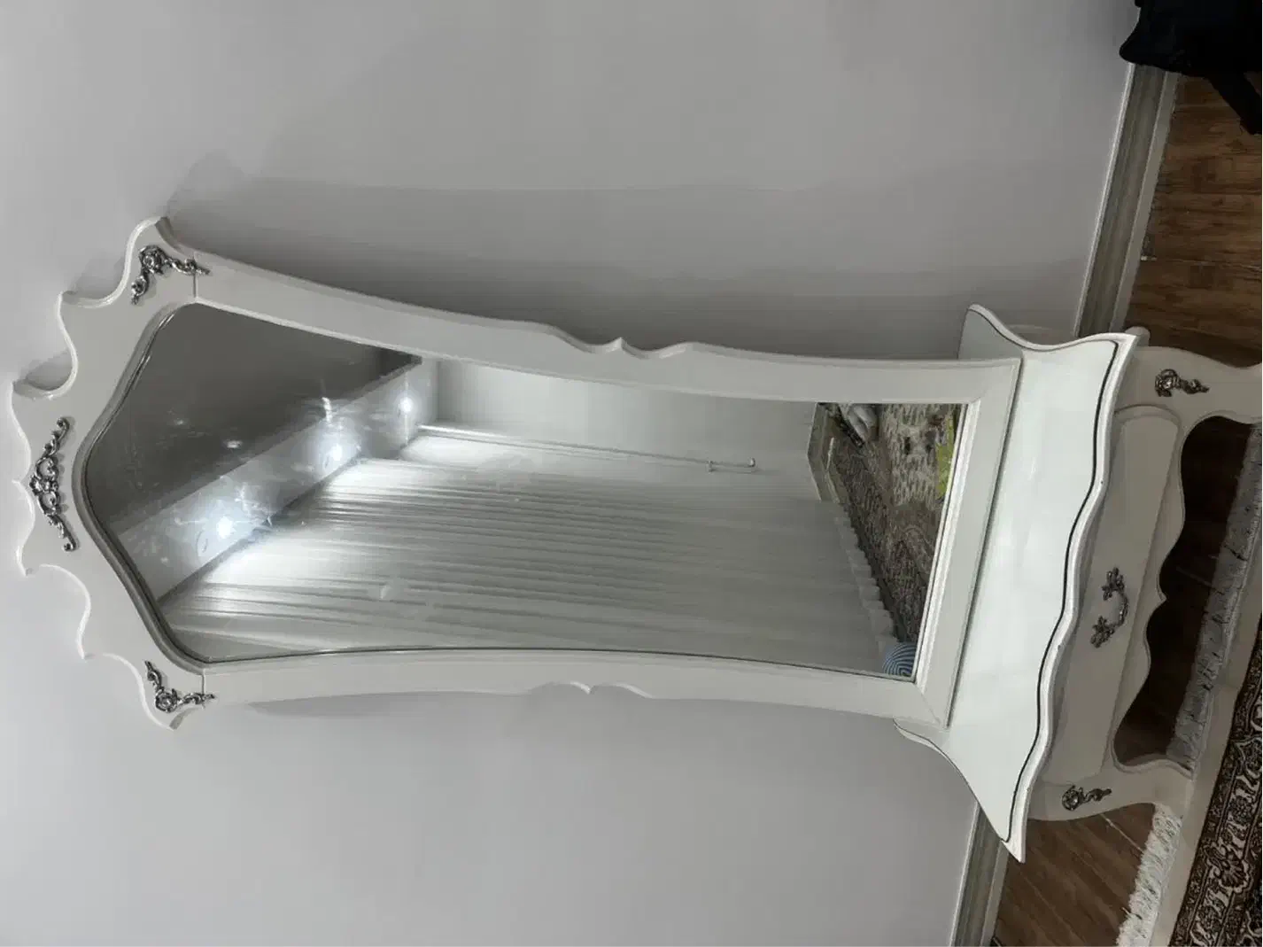 آیینه|آینه|مینودشت, |دیوار