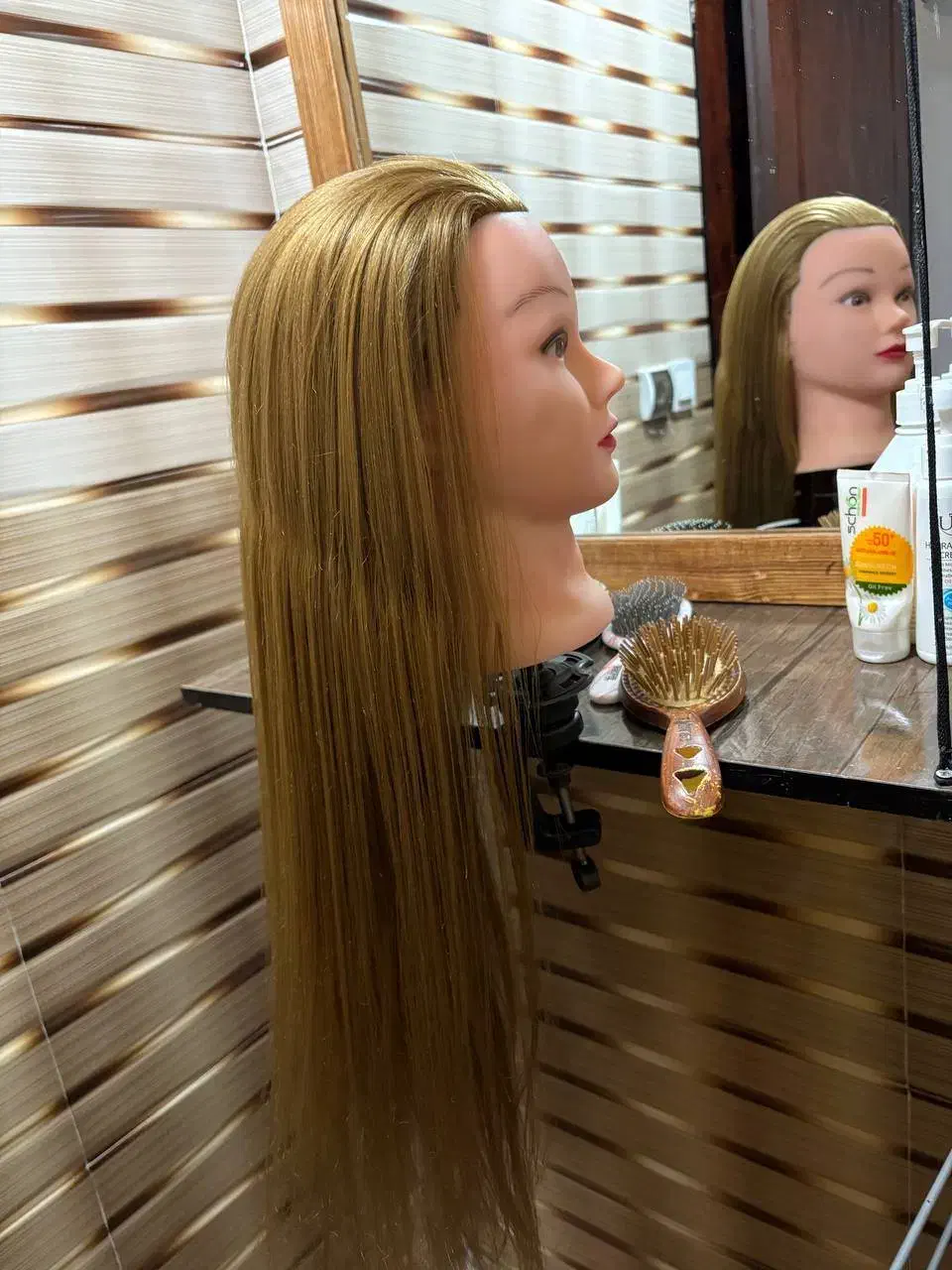 کله مانکن|آرایشی، بهداشتی، درمانی|مهاجران, |دیوار