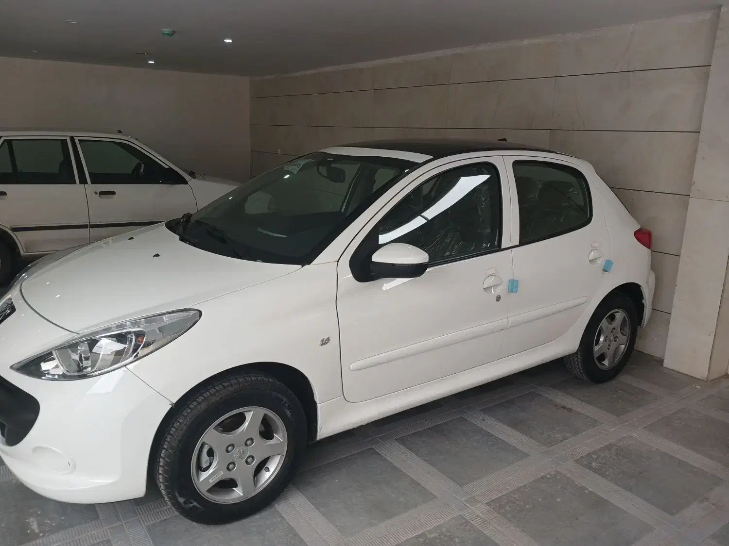 پژو ۲۰۷ پاناروما سقف شیشه ۴۰۳ صفر|خودرو سواری و وانت|بیرجند, |دیوار