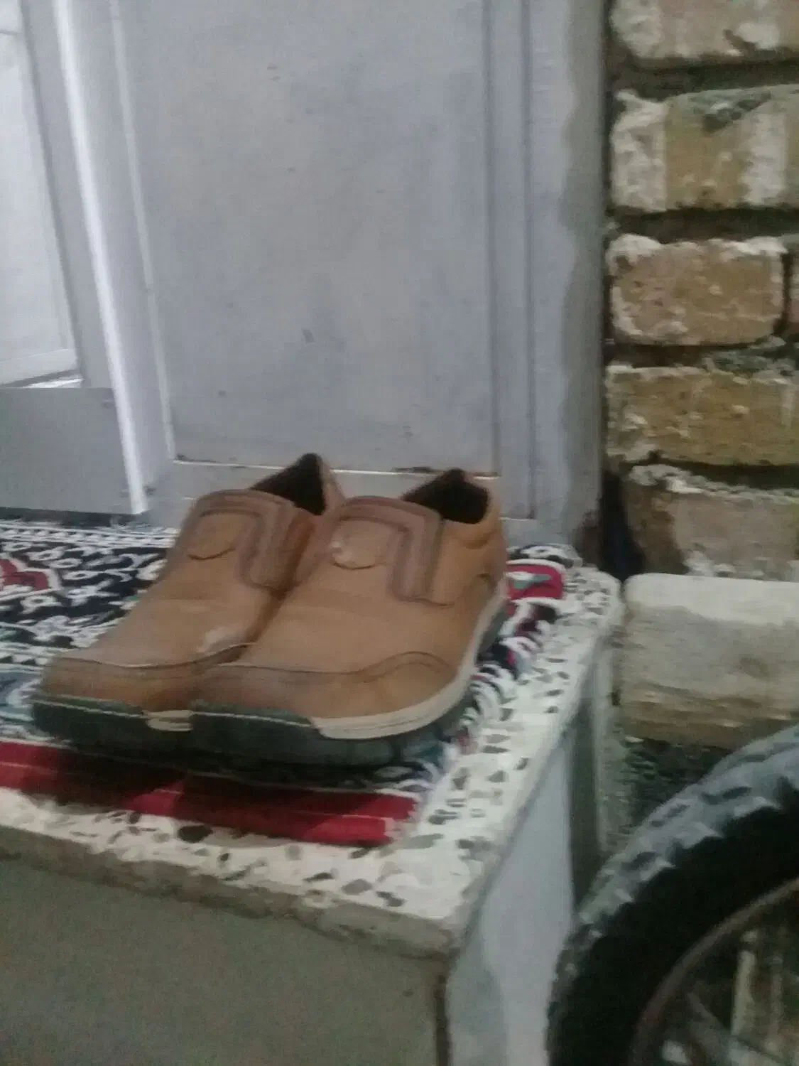 کفش|کیف، کفش، کمربند|دورود, |دیوار