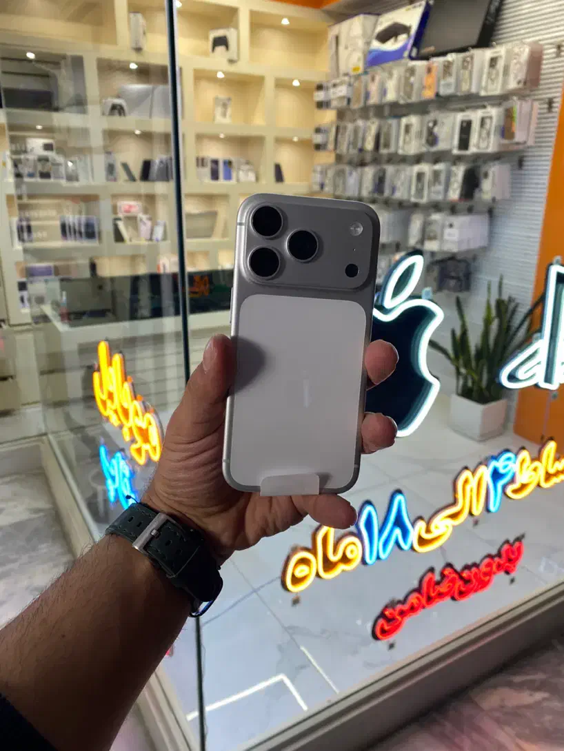 17 پرو Za/a silver شرایطی|موبایل|اصفهان, باغ زرشک|دیوار