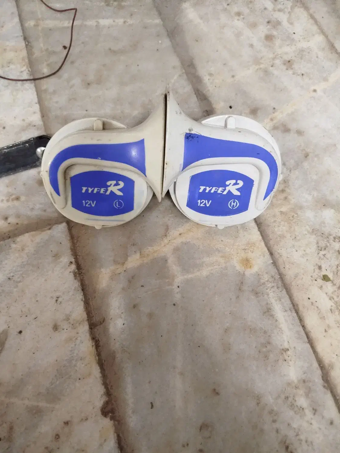 بوق ۱۸ صدا|کلکسیون اشیاء عتیقه|میبد, |دیوار