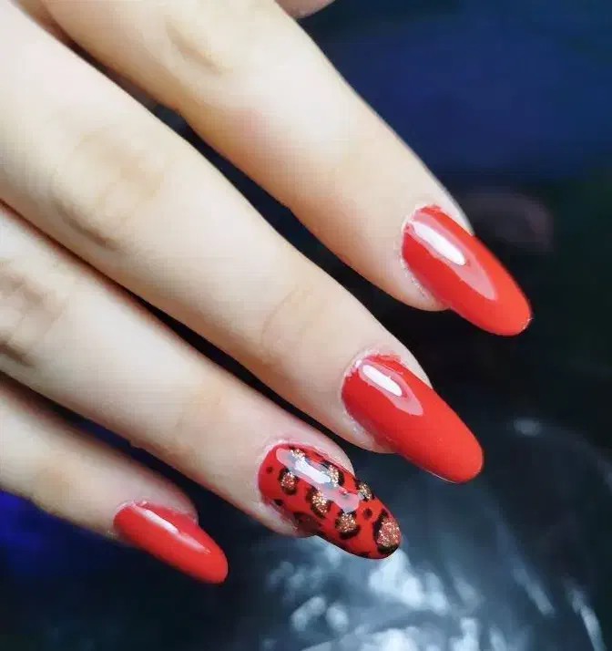 کاشت ناخن|خدمات آرایشگری و زیبایی|خوی, |دیوار