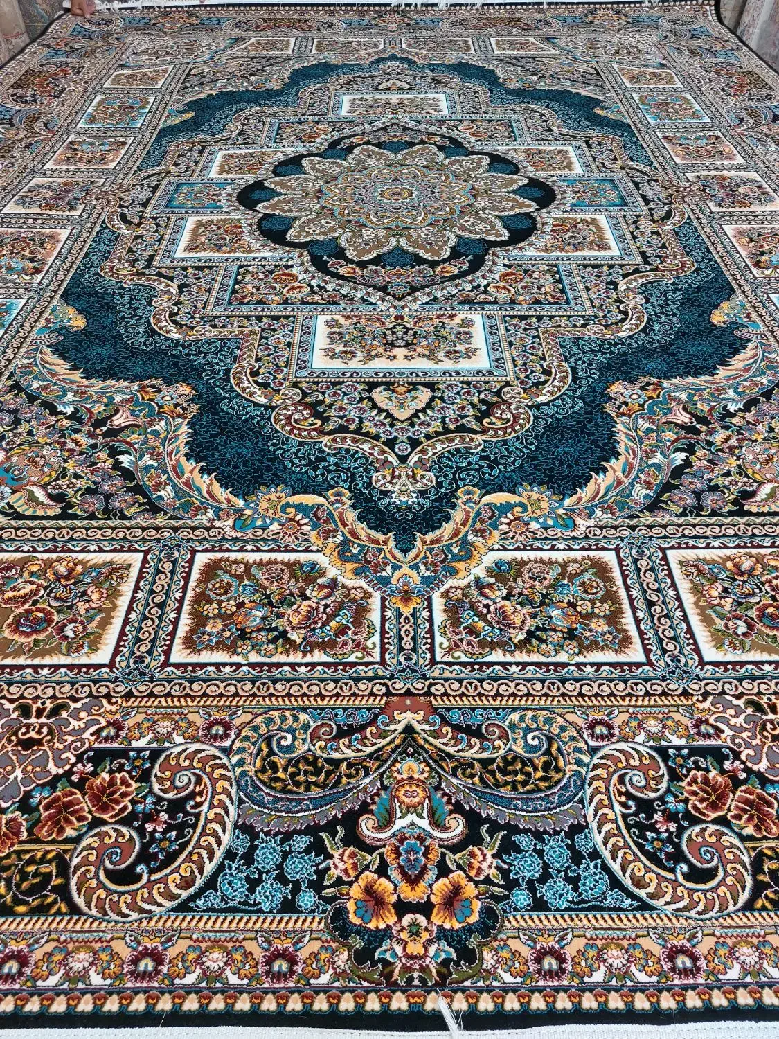 از تهران فرش آوردم خیلی مناسب|فرش|بیرجند, |دیوار