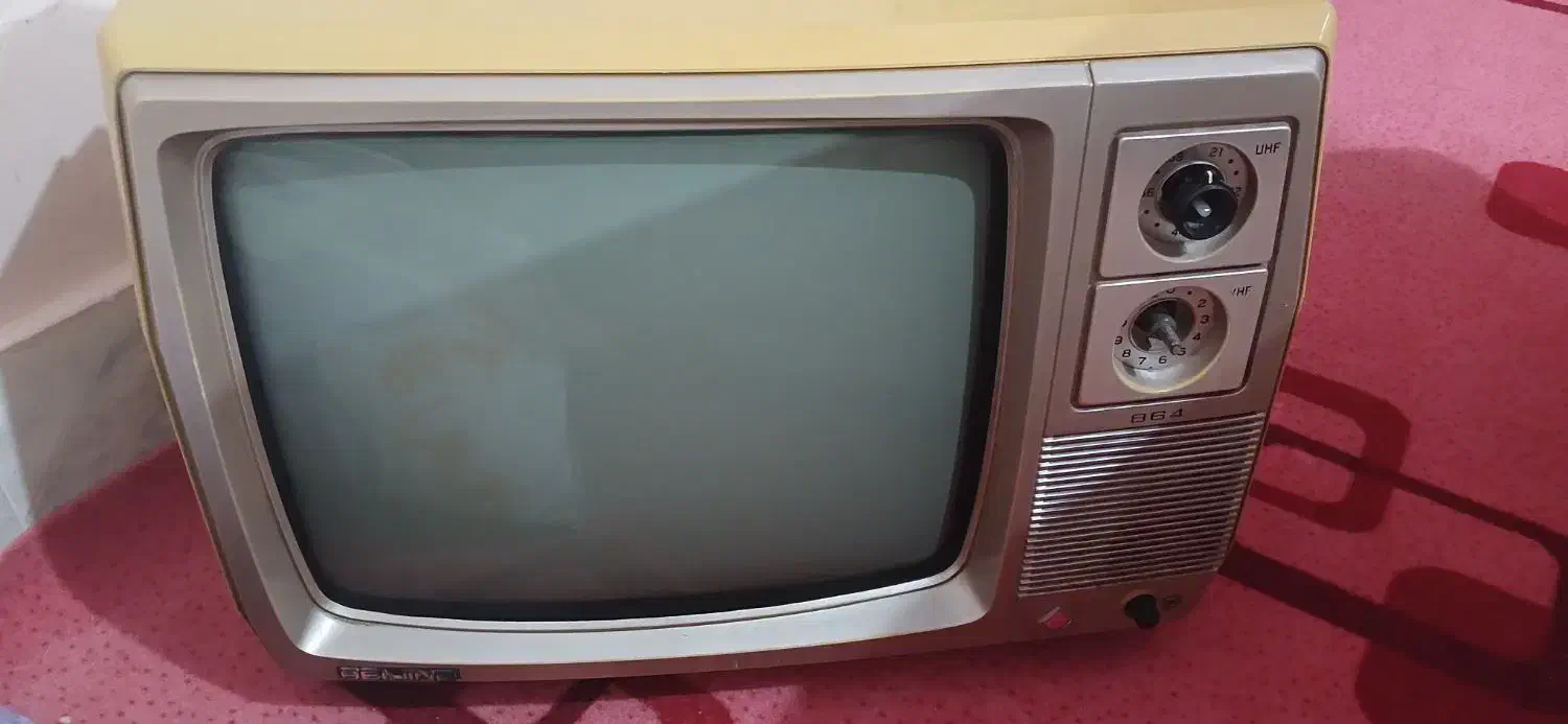 تلفن و تلویزیون قدیمی|کلکسیون اشیاء عتیقه|گنبد کاووس, |دیوار