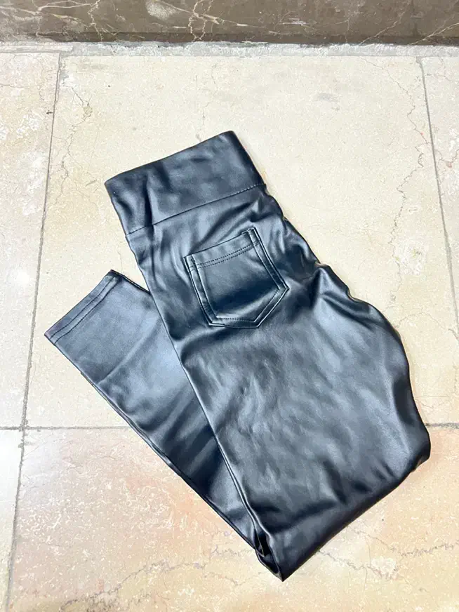 شلوار چرم دخترانه لگ چرم دامن چرم بچگانه|کفش و لباس بچه|تهران, والفجر (افسریه)|دیوار