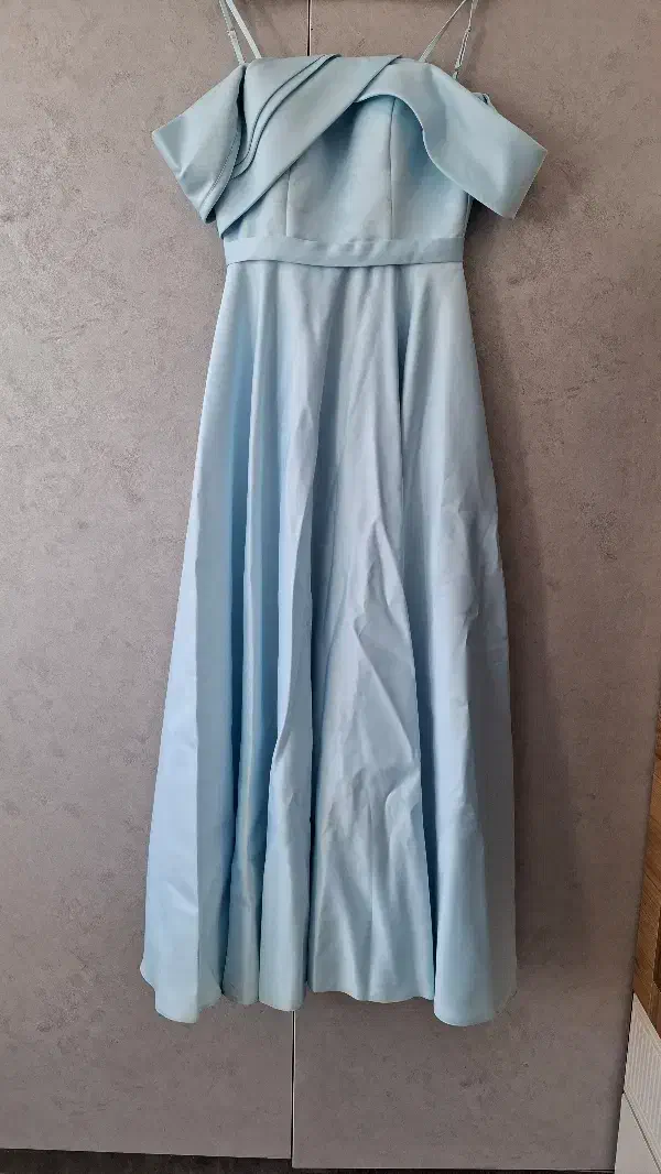 لباس مجلسی|لباس|پیشوا, |دیوار