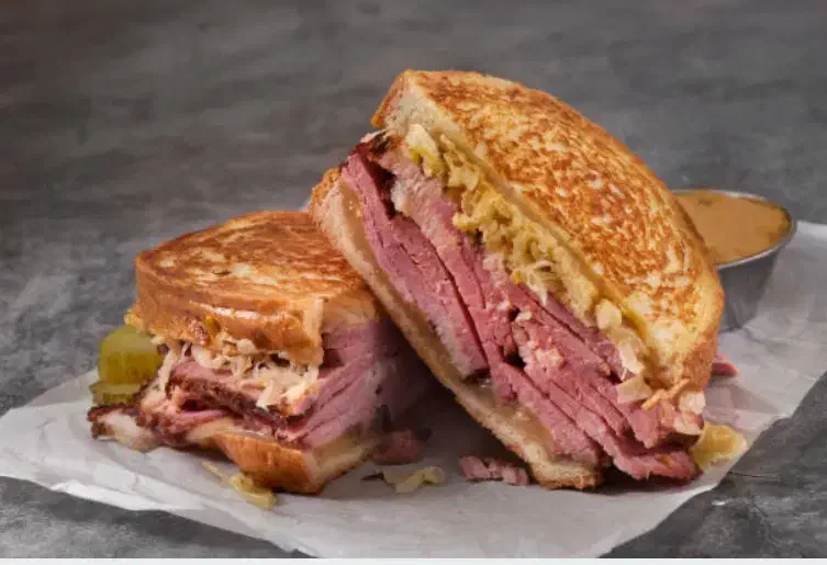 به یک همکار اشپز و سالون دار نیازمندیم|استخدام خدمات فروشگاه و رستوران|رویان, |دیوار