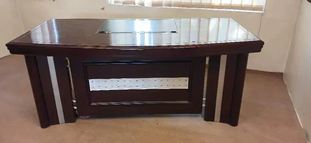 میز اداری شیک در حد نو|مبلمان اداری|بجنورد, |دیوار