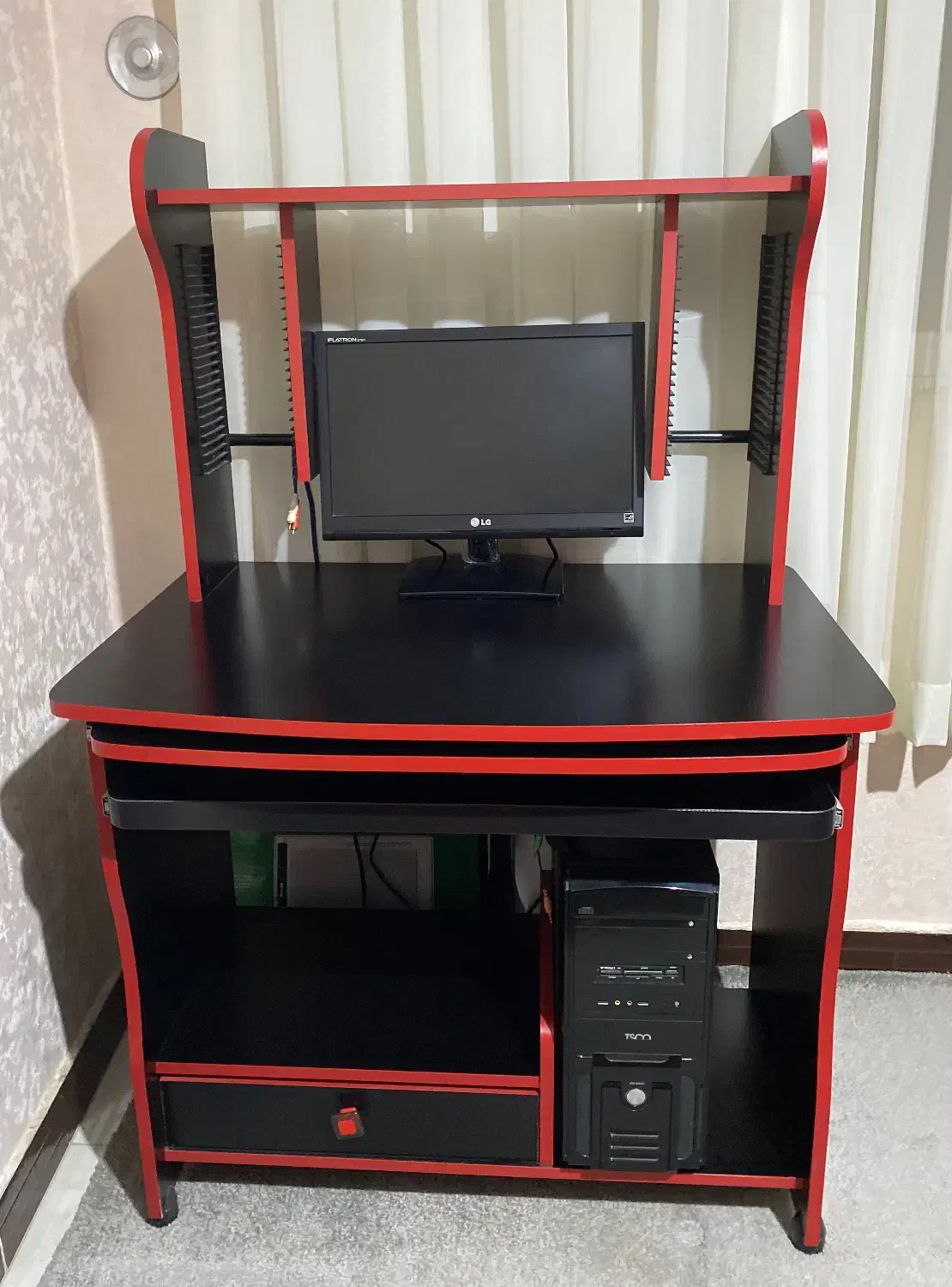 میز تحریر و میز کامپیوتر|میز تحریر و کامپیوتر|رشت, یخسازی|دیوار