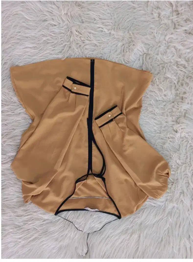 تعدادی لباس|لباس|اردبیل, |دیوار