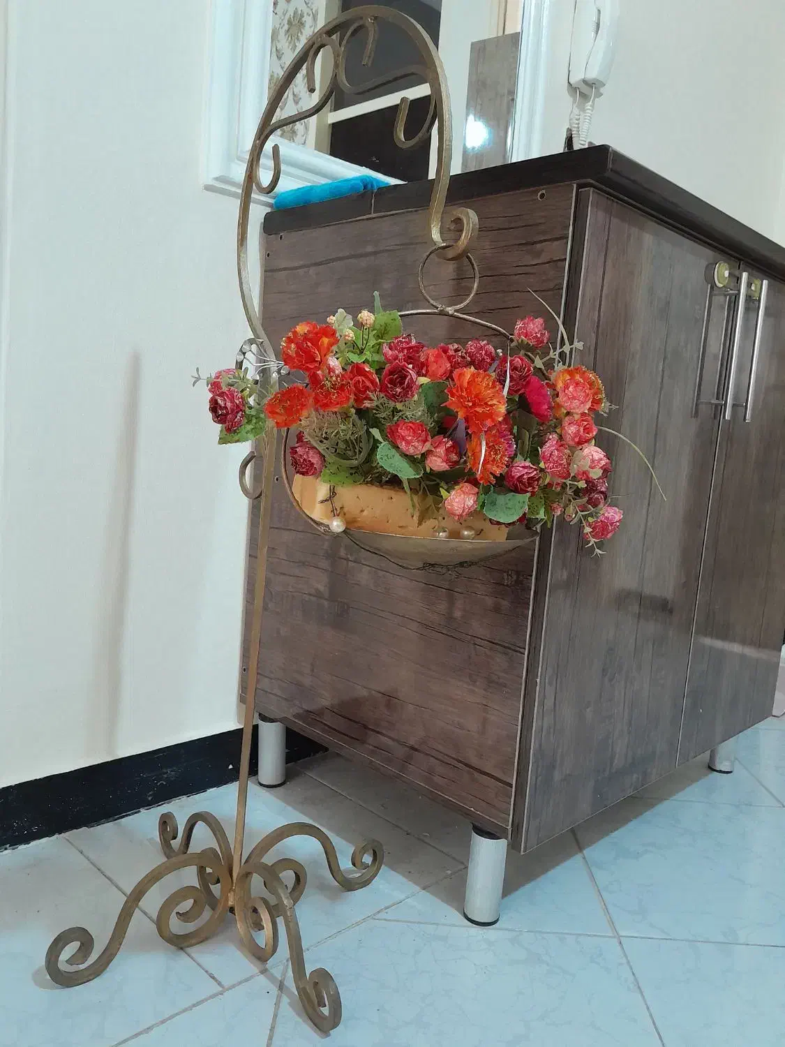 کابینت و پایه گل|مبلمان خانگی و میز عسلی|سنقر, |دیوار