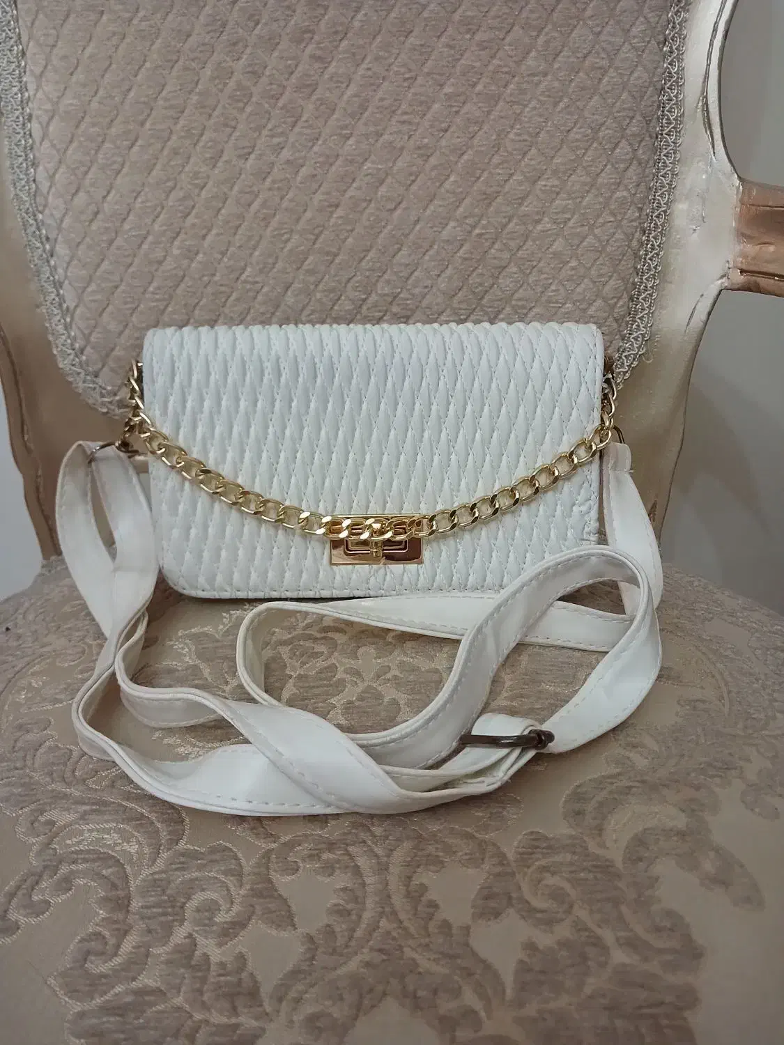 کیف سفید|کیف، کفش، کمربند|اردبیل, |دیوار