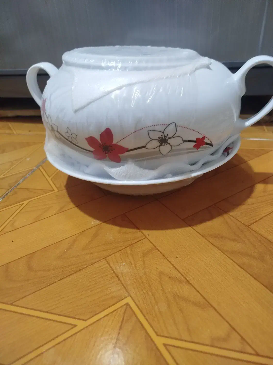 ظرف سوپ خوری یا جا آجیلی|ظروف سرو و پذیرایی|شیراز, کوشک میدان|دیوار