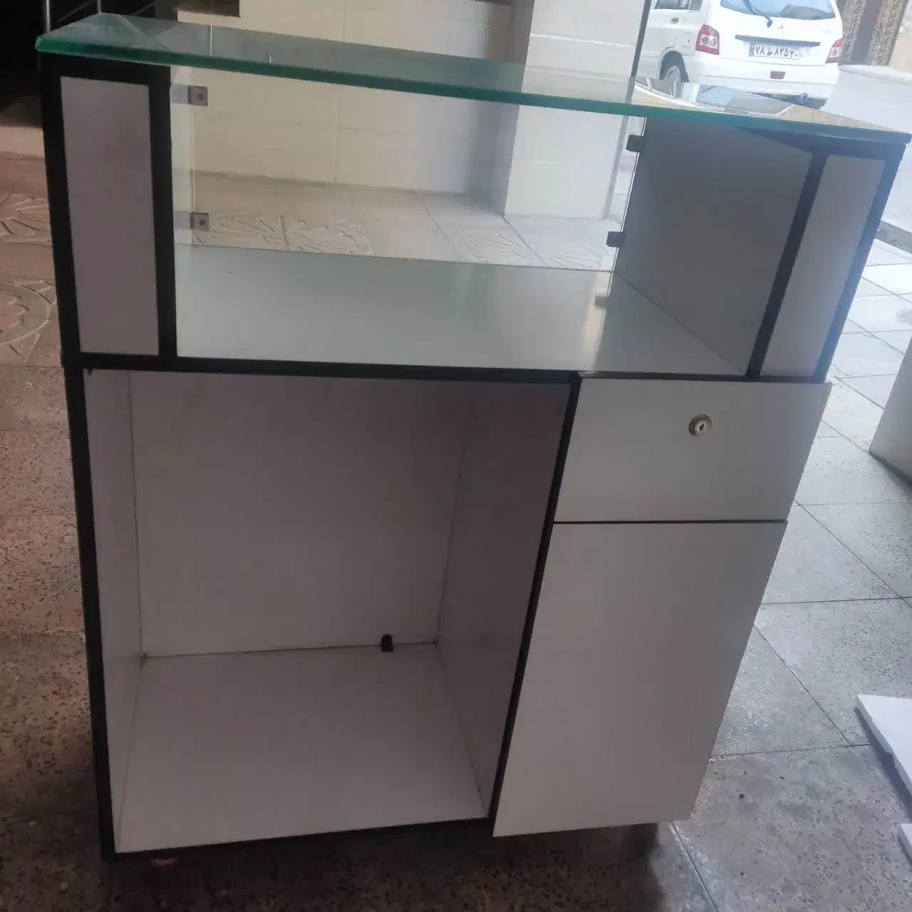 فروش ویترین عطر تمیز|فروشگاه و مغازه|بهارستان, |دیوار