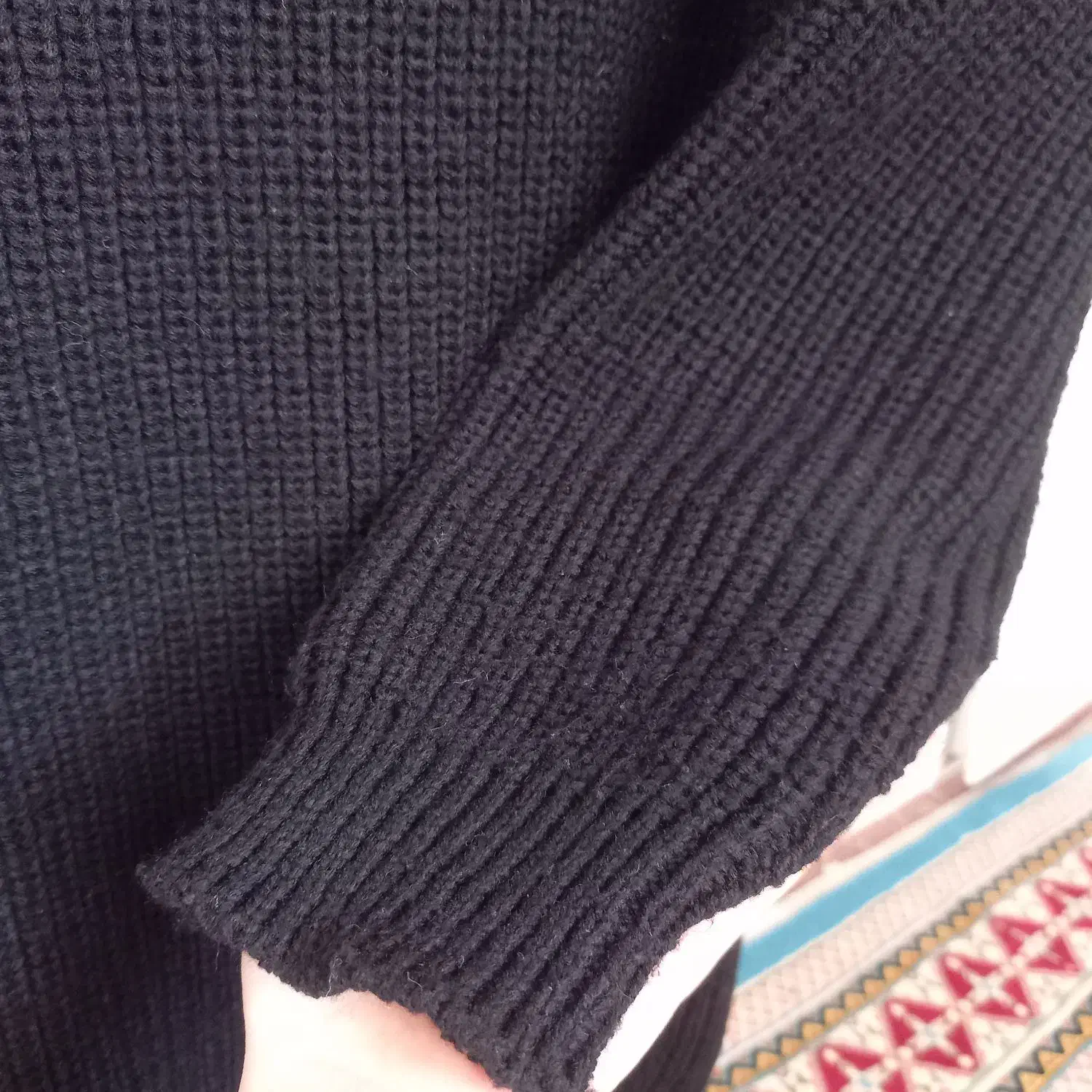 بافت یقه اسکی مشکی|لباس|شهریار, شهریار|دیوار