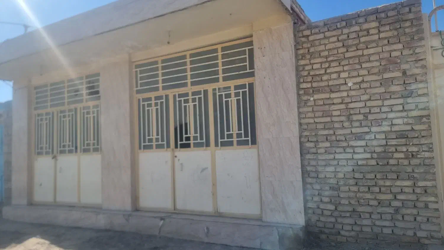 منزل بزرگ ویلایی به همراه مغازه بزرگ دو درب|فروش خانه و ویلا|سراوان, |دیوار