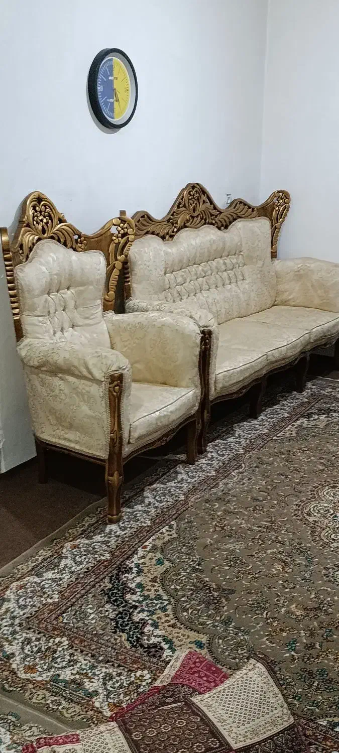 مبل سلطنتی و یک تخت خواب دو نفره|مبلمان خانگی و میز عسلی|میاندوآب, |دیوار