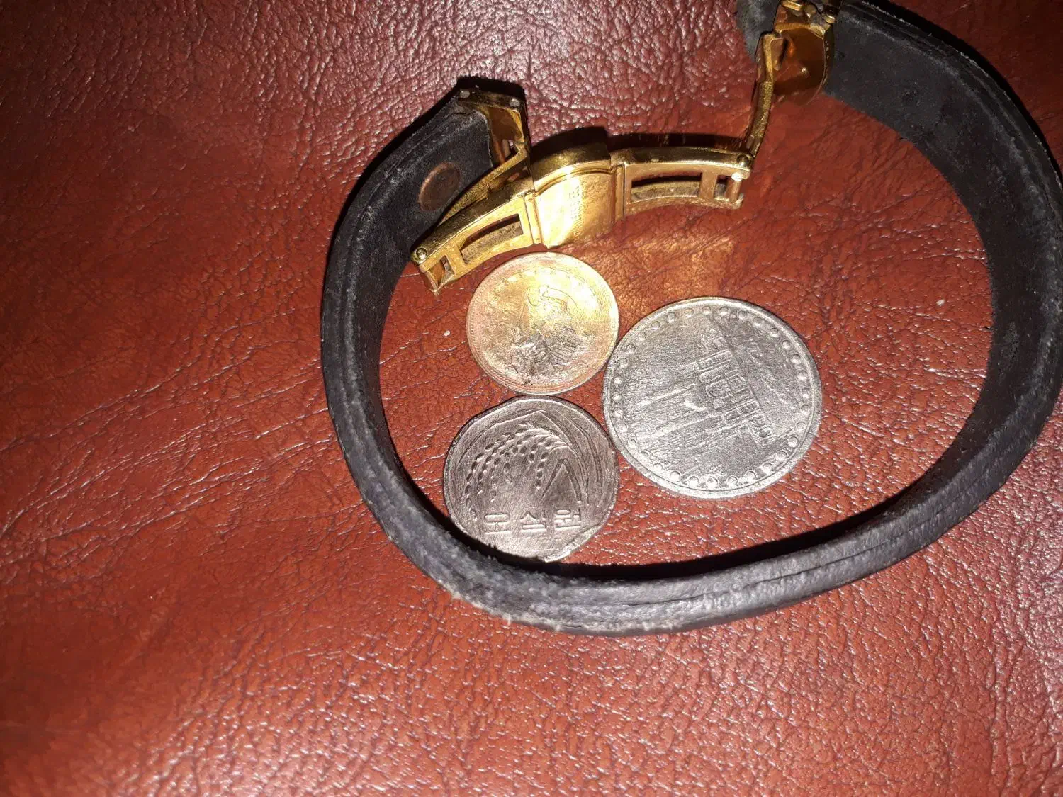 سکه قدیمی ودستبندچرم قفل استیل|کلکسیون سکه، تمبر، اسکناس|پاکدشت, کبودگنبد|دیوار