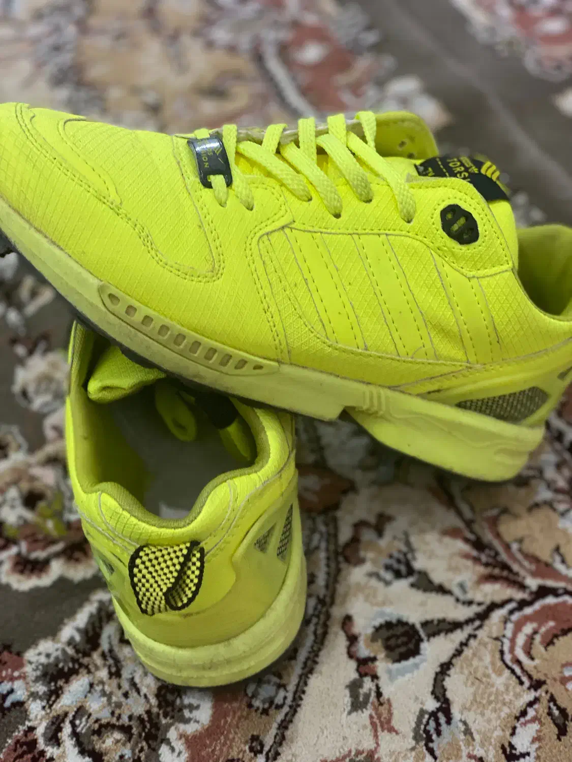 فقط یک بار پوشیده شده|کیف، کفش، کمربند|میانه, |دیوار