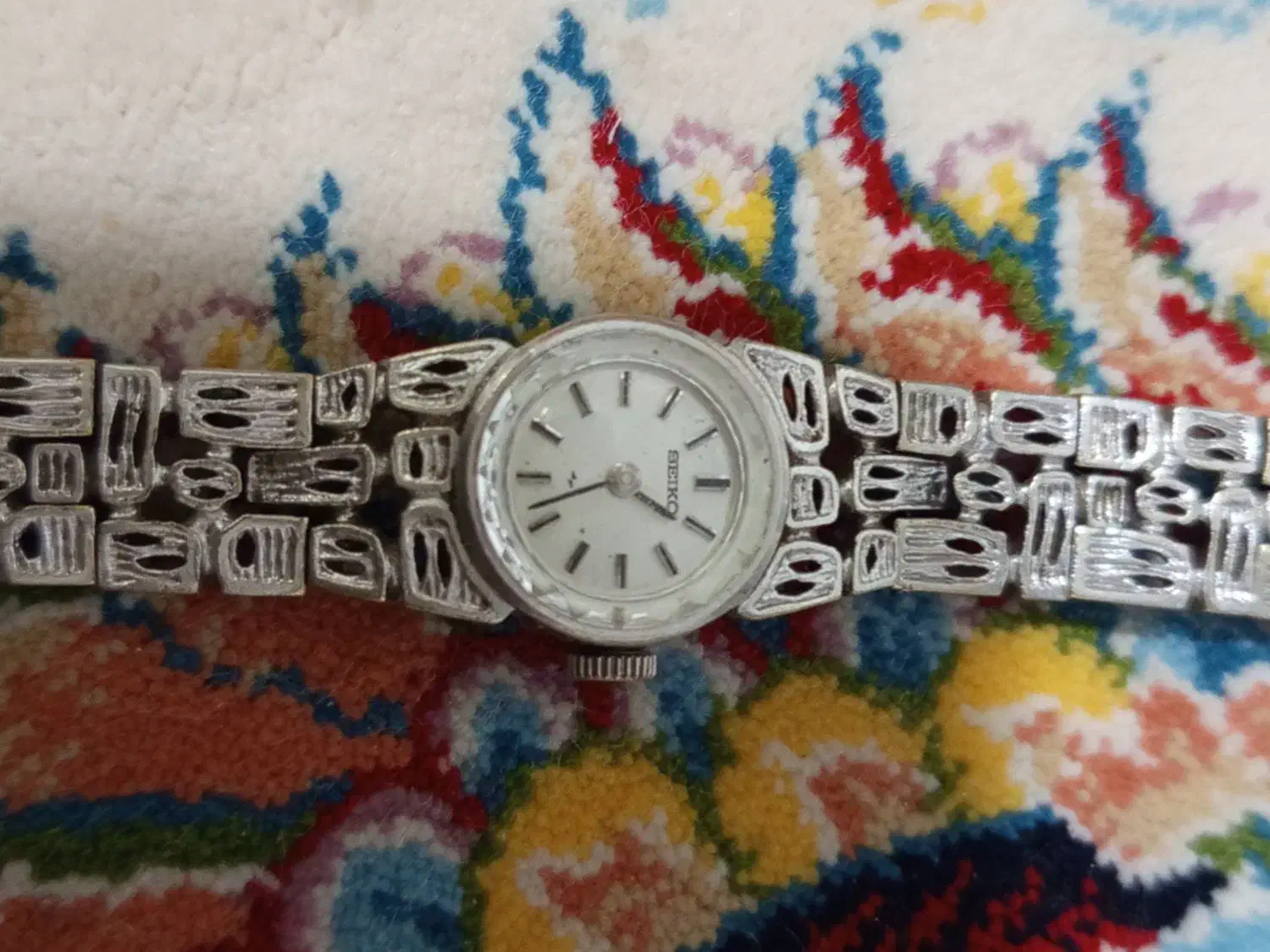 ساعت مچی زنانه قدیمی|ساعت|اصفهان, لاله|دیوار