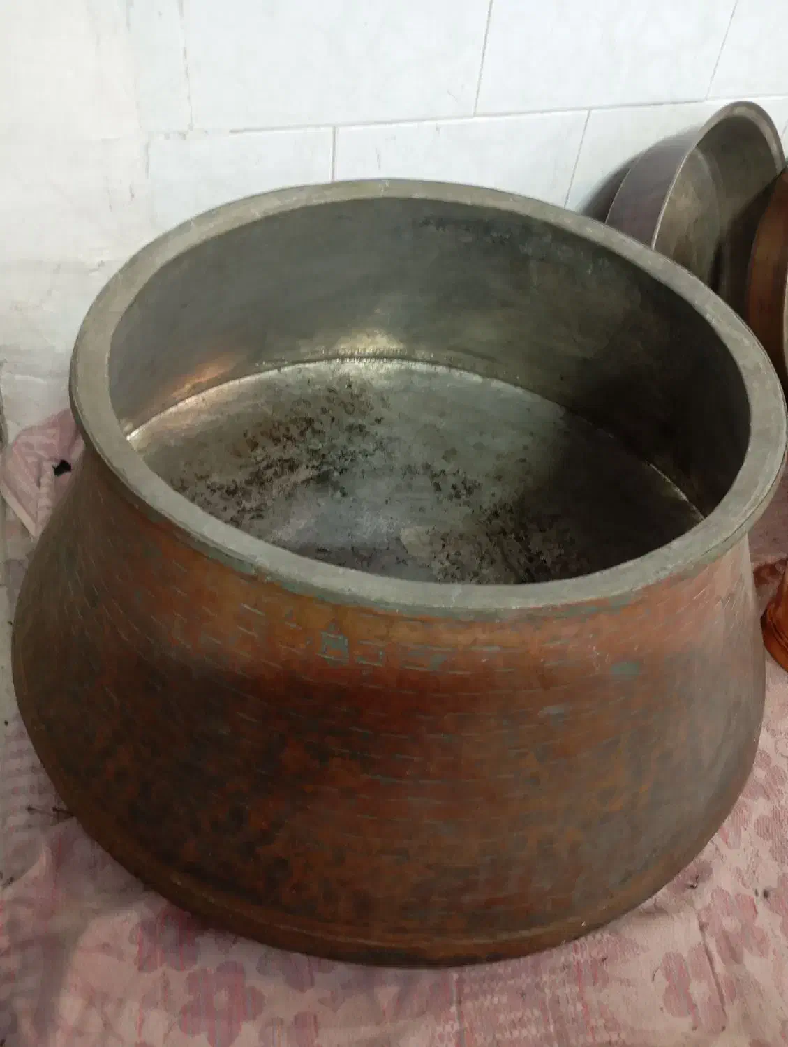 چندقلم لوازم مسی|کلکسیون اشیاء عتیقه|باسمنج, |دیوار