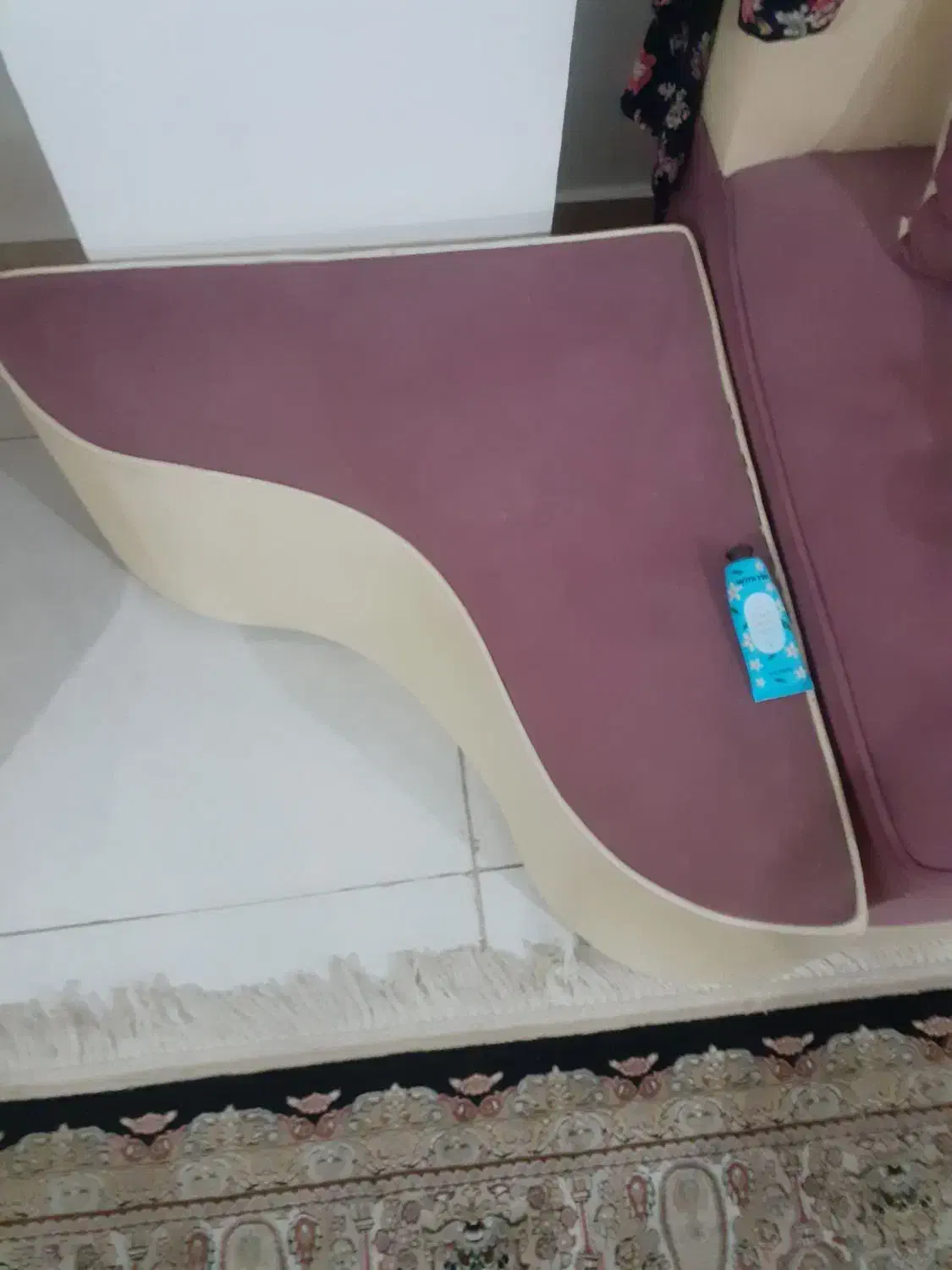 یک عدد مبل پنج نفره|مبلمان خانگی و میز عسلی|رشت, استقامت ۱|دیوار