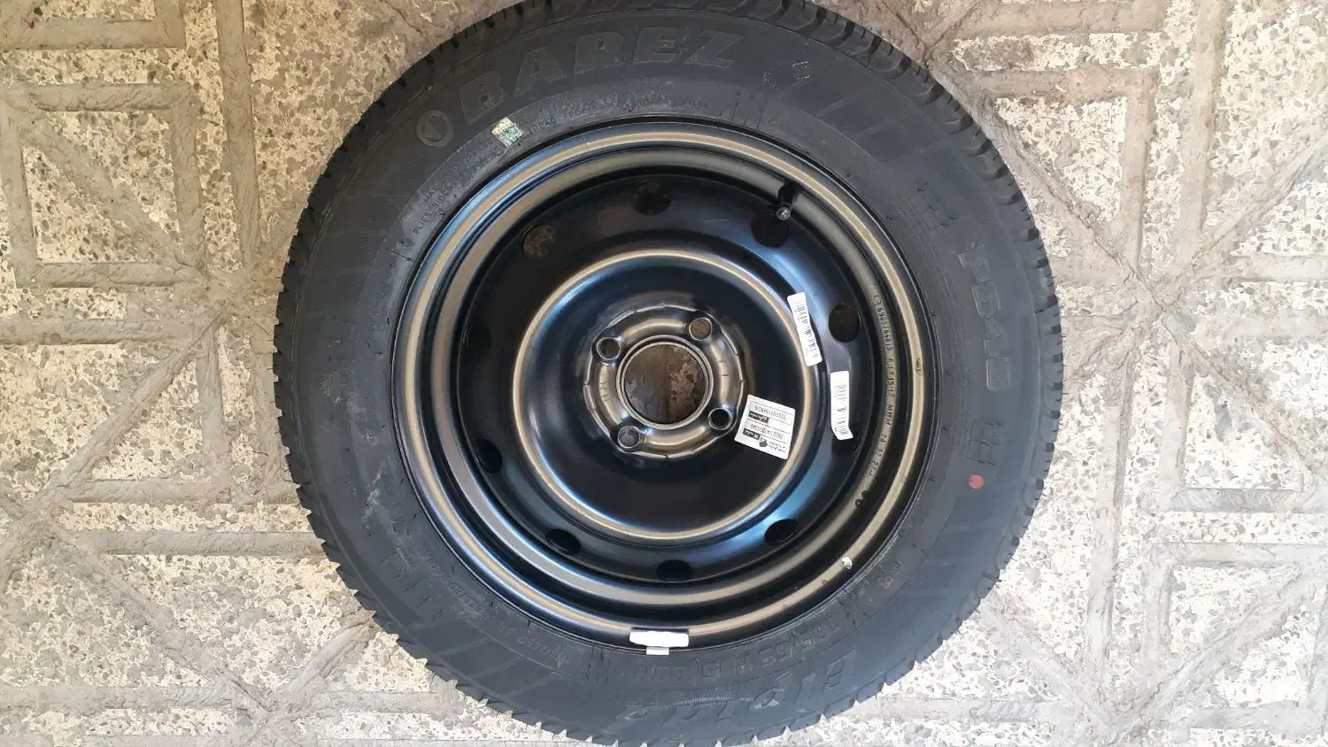 یک عدد لاستیک خودرو تارا|قطعات یدکی و لوازم جانبی|محمدشهر, ولدآباد|دیوار