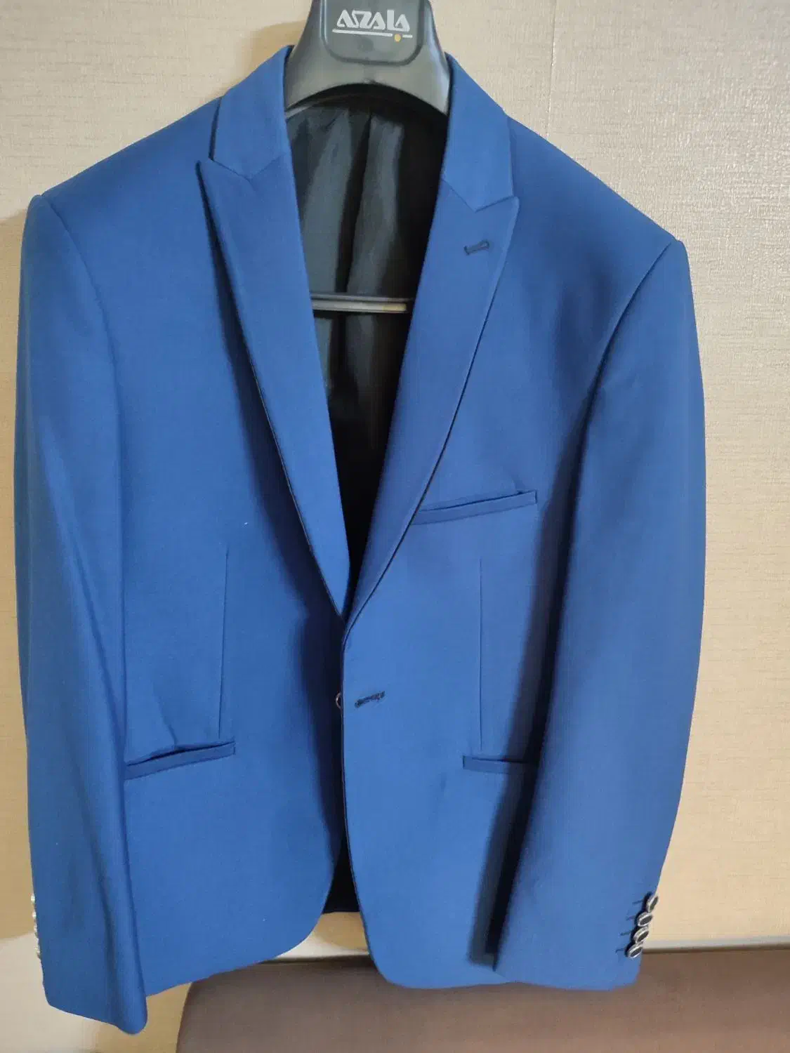 دو عدد کت تک و یک پیراهن|لباس|تهران, سبلان (لشگر)|دیوار