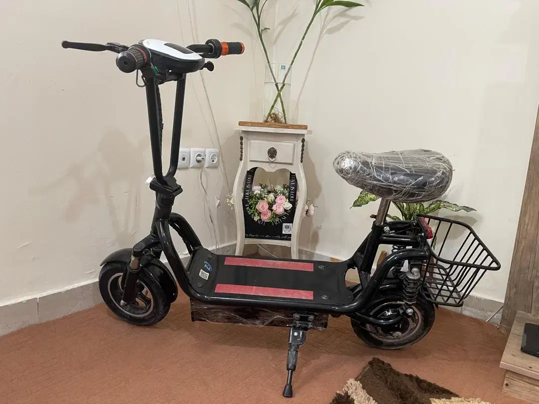 اسکوتر|دوچرخه، اسکیت، اسکوتر|بندر گناوه, |دیوار