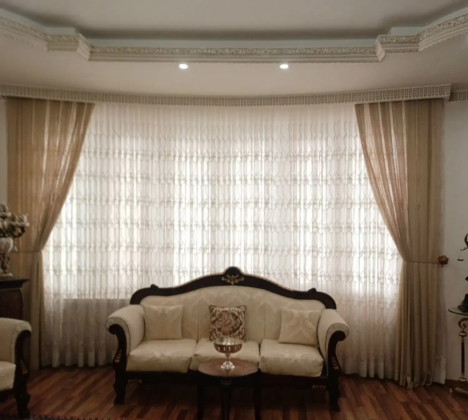 پرده و ۲ تا والان کاملا سالم ۷۵۰۰/۰۰۰۰|پرده، رانر، رومیزی|اردبیل, |دیوار