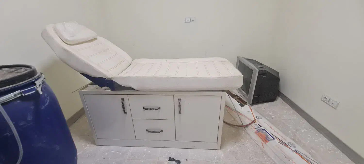 تخت آرایشگاه تا شو|آرایشگاه و سالنهای زیبایی|زرقان, |دیوار