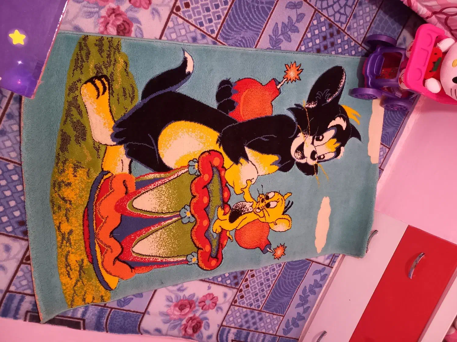 موکت آبی خوشرنگ در حد نو حدودا ۷ متر  و فرش|موکت|محمدیه-قزوین, |دیوار