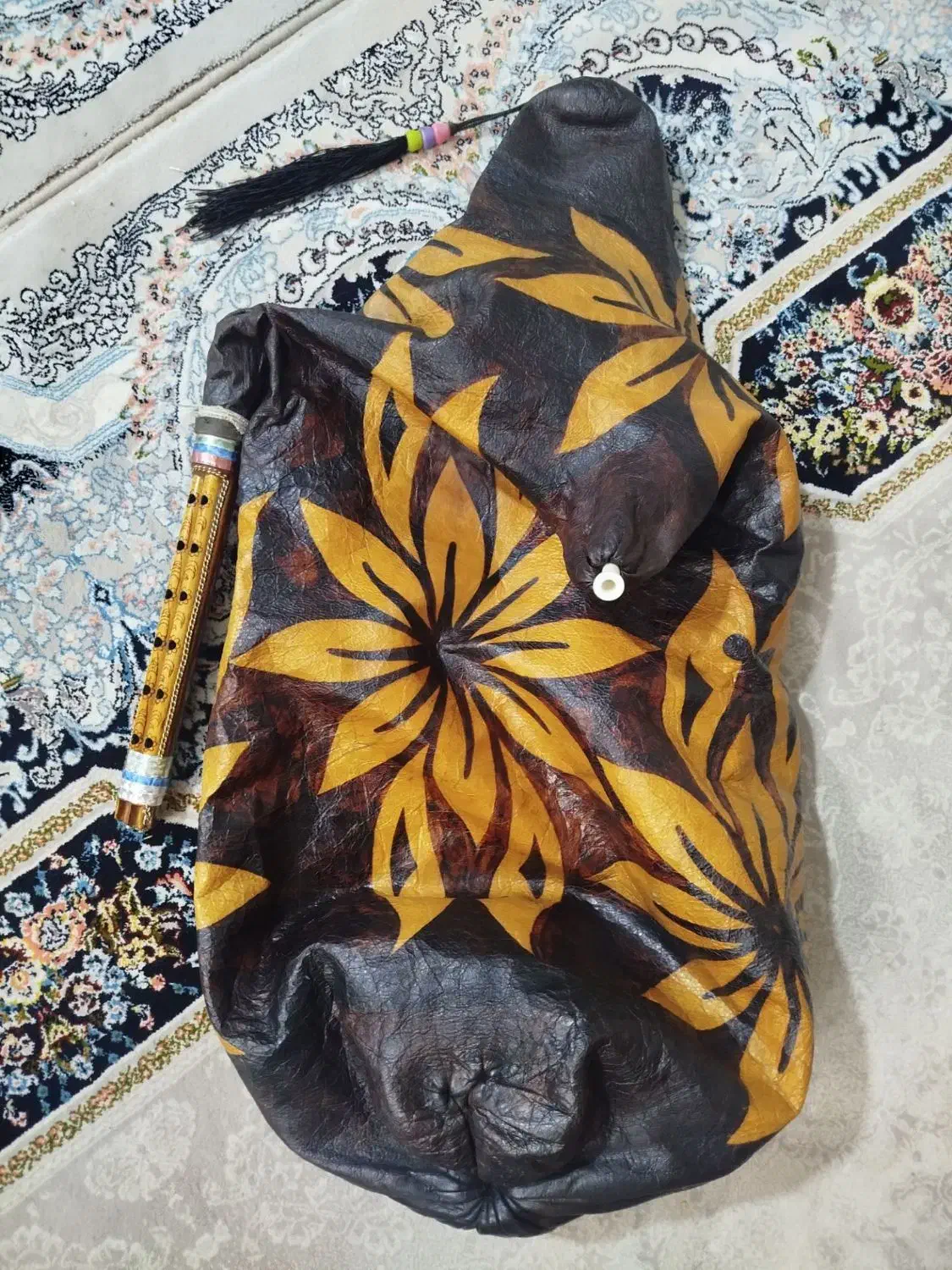 نی انبان خوش صدا و خوش خوان|سازهای بادی|خرم‌آباد, |دیوار