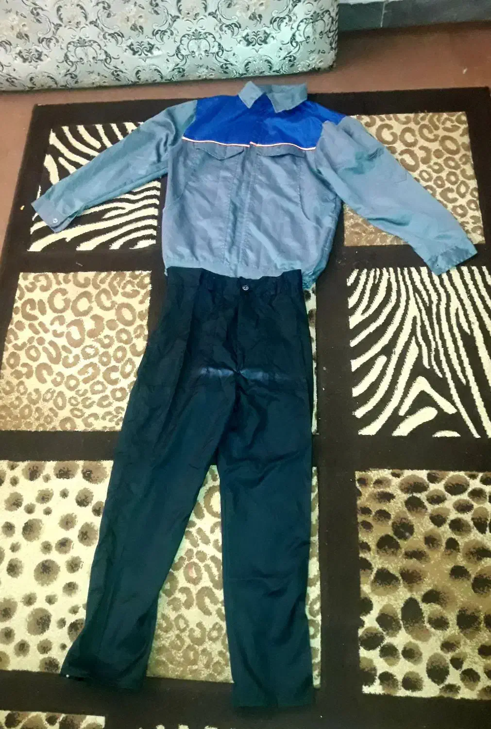 لباس کار نو|لباس|شاهین‌شهر, خانه کارگر|دیوار