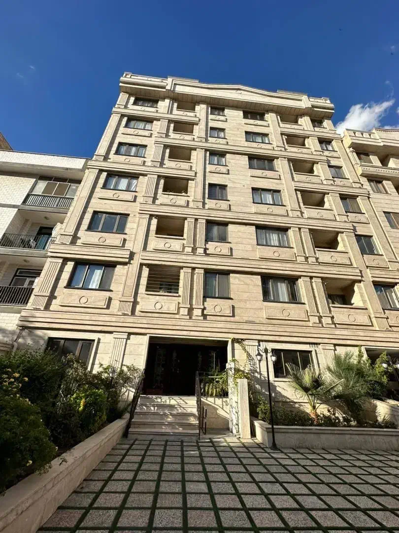 ۷۰ متر برج مجلل رویال کلاسیک، سوسن آبادی